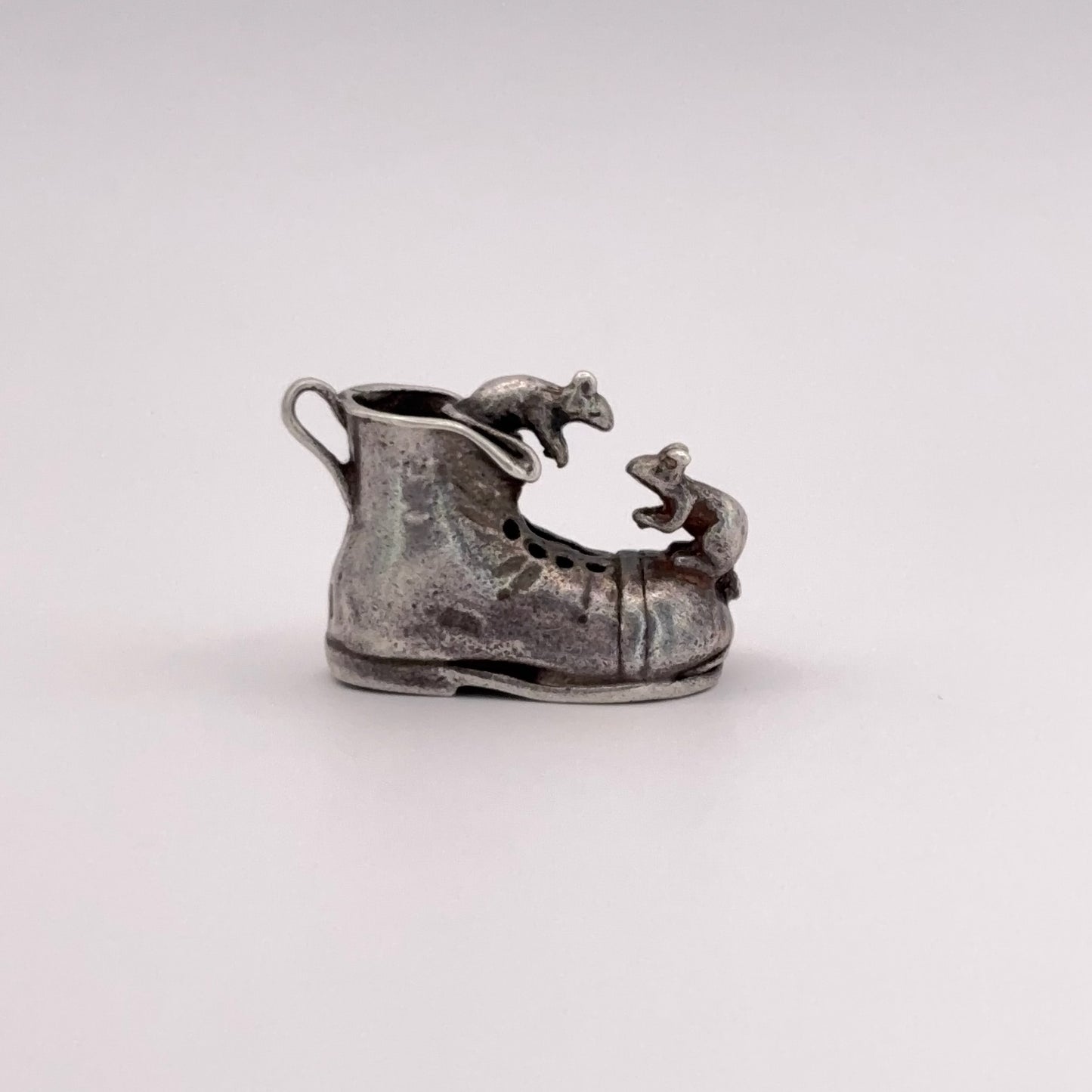 Boot with Mice (NUVO)