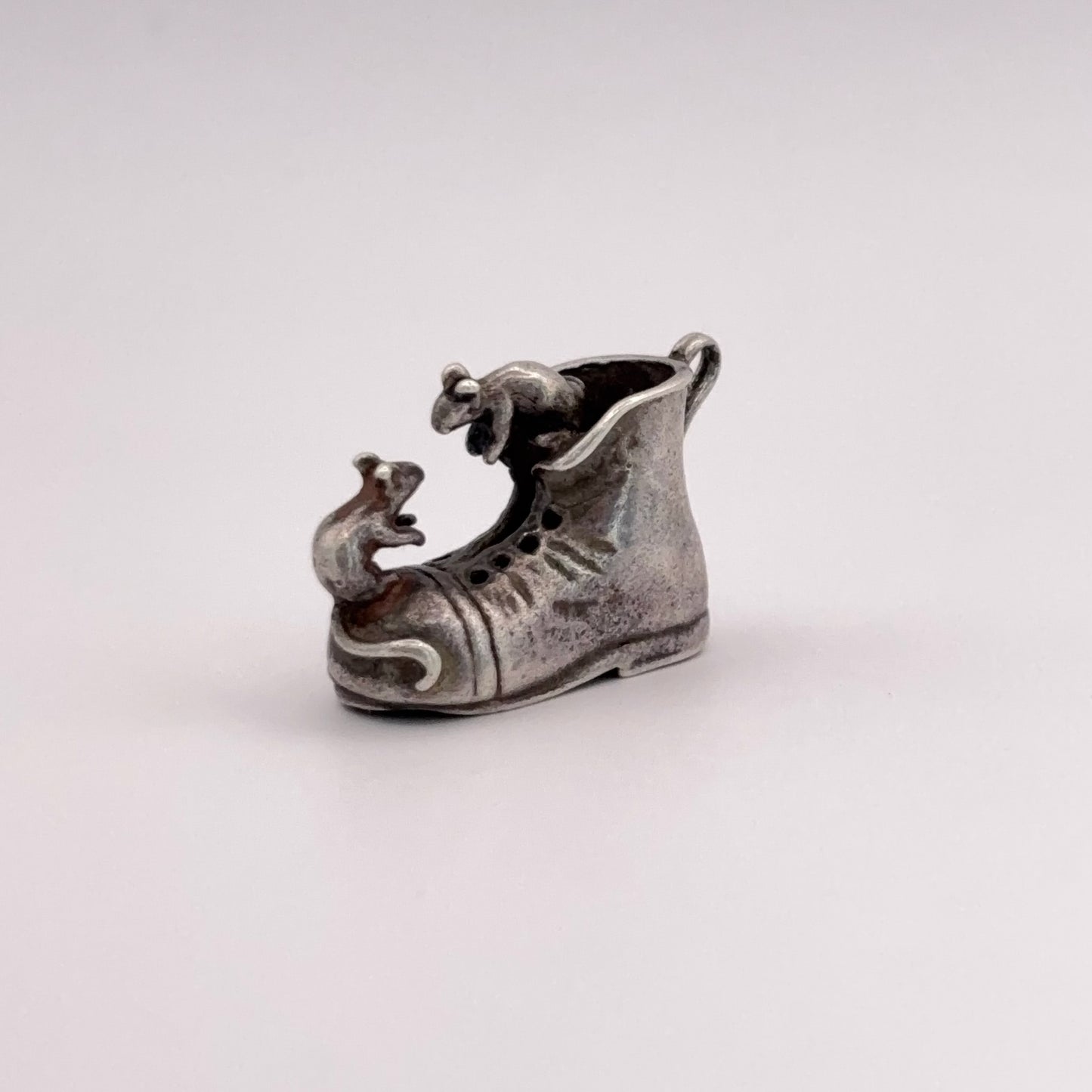 Boot with Mice (NUVO)