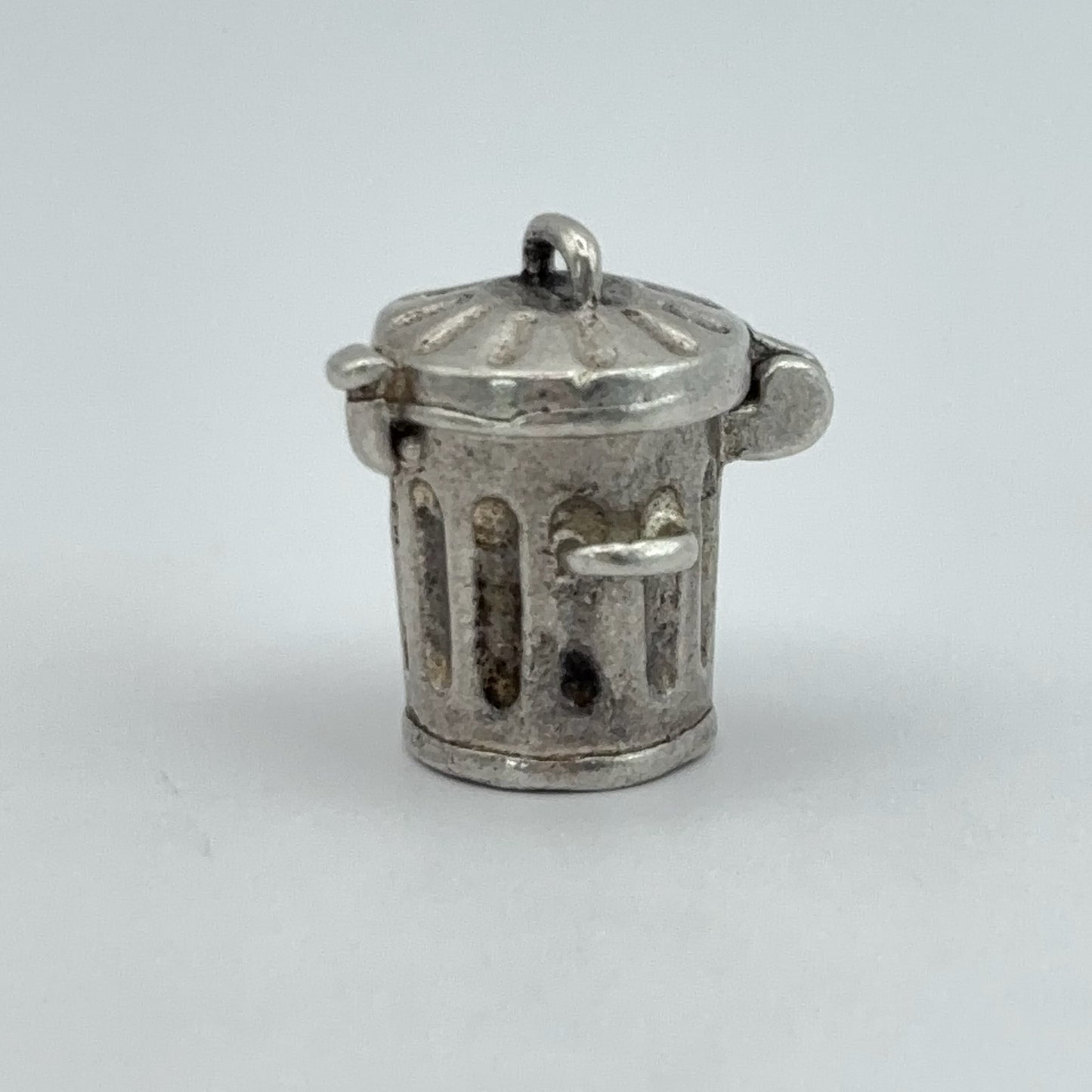 Articulated Trash Can