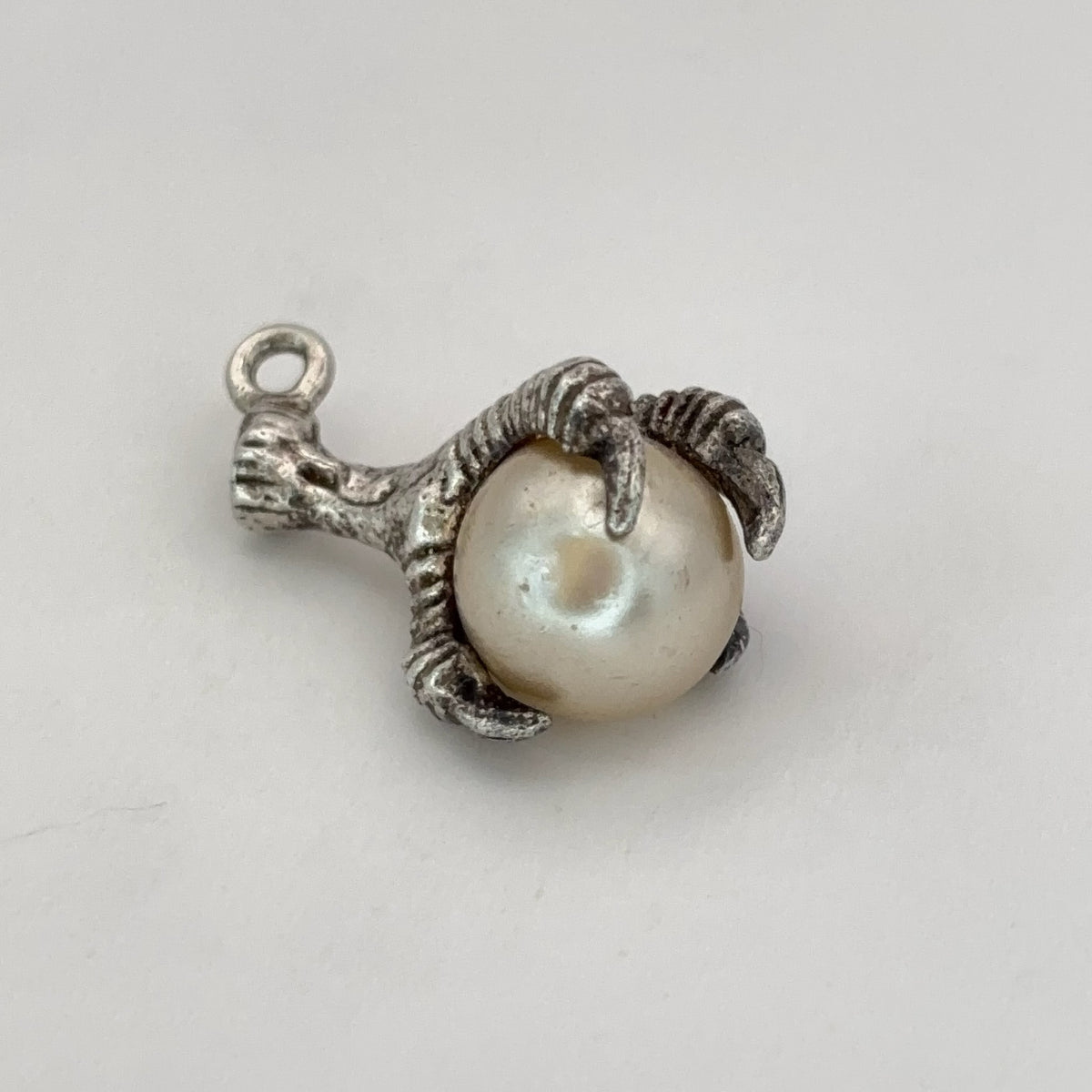 Claw with Pearl